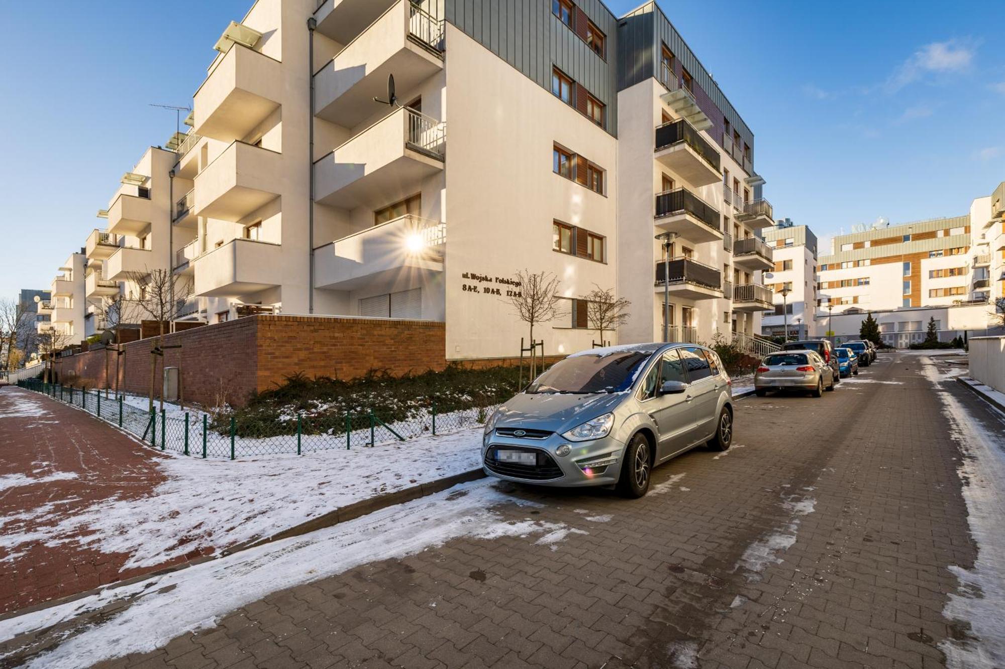 Mysterious Blue With Two Bedrooms And Balcony In By Renters Apartment *