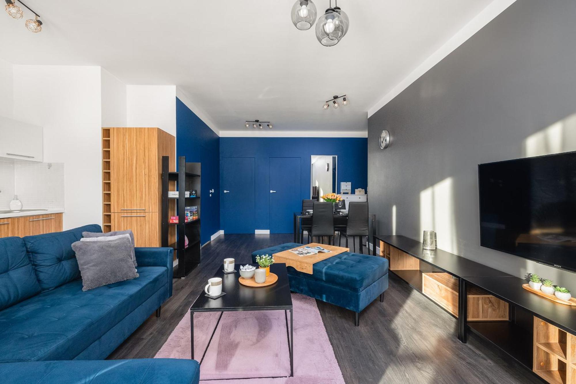 Апартаменти Mysterious Blue With Two Bedrooms And Balcony In By Renters