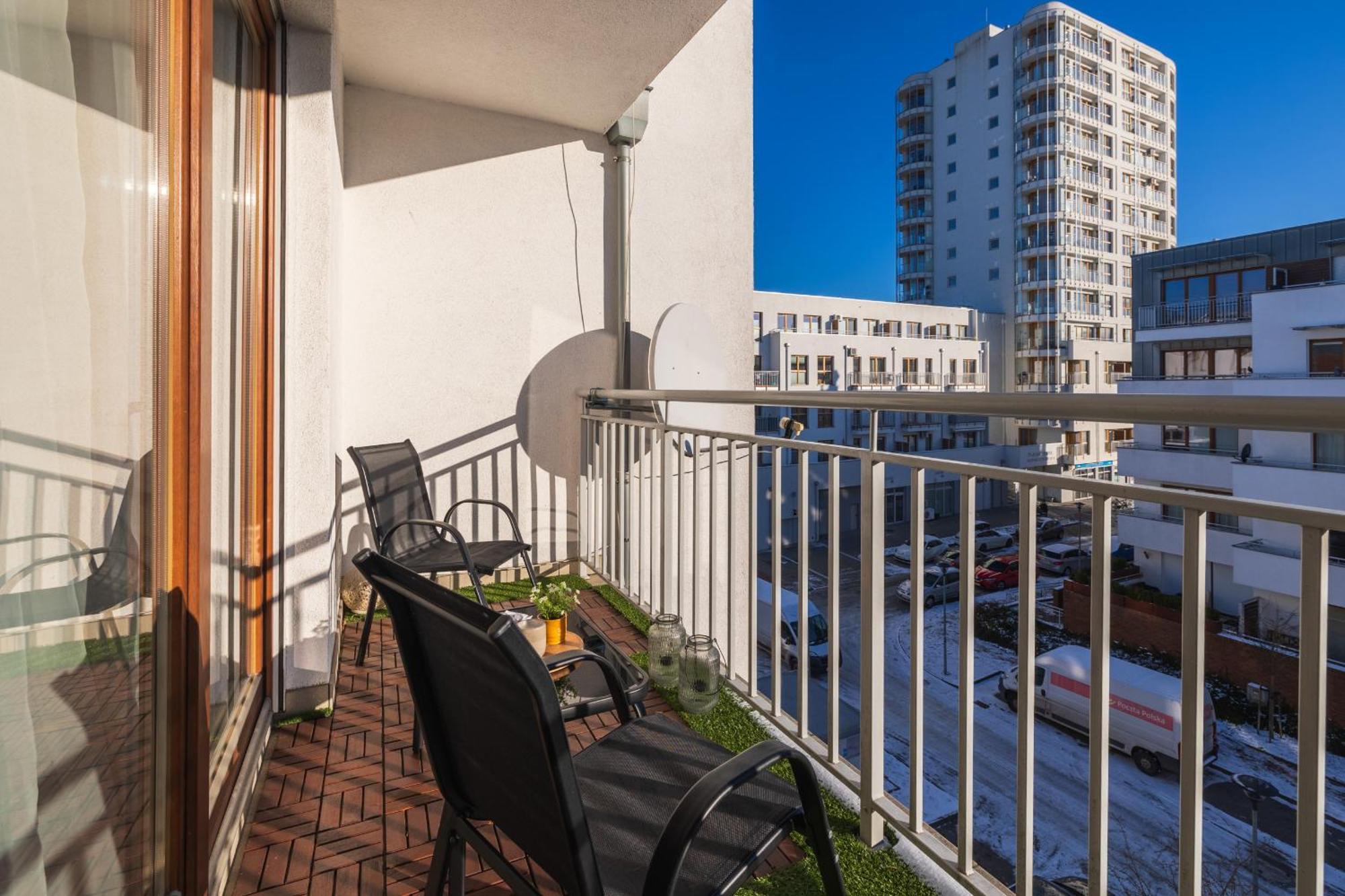 Mysterious Blue With Two Bedrooms And Balcony In By Renters * Свіноуйсьце