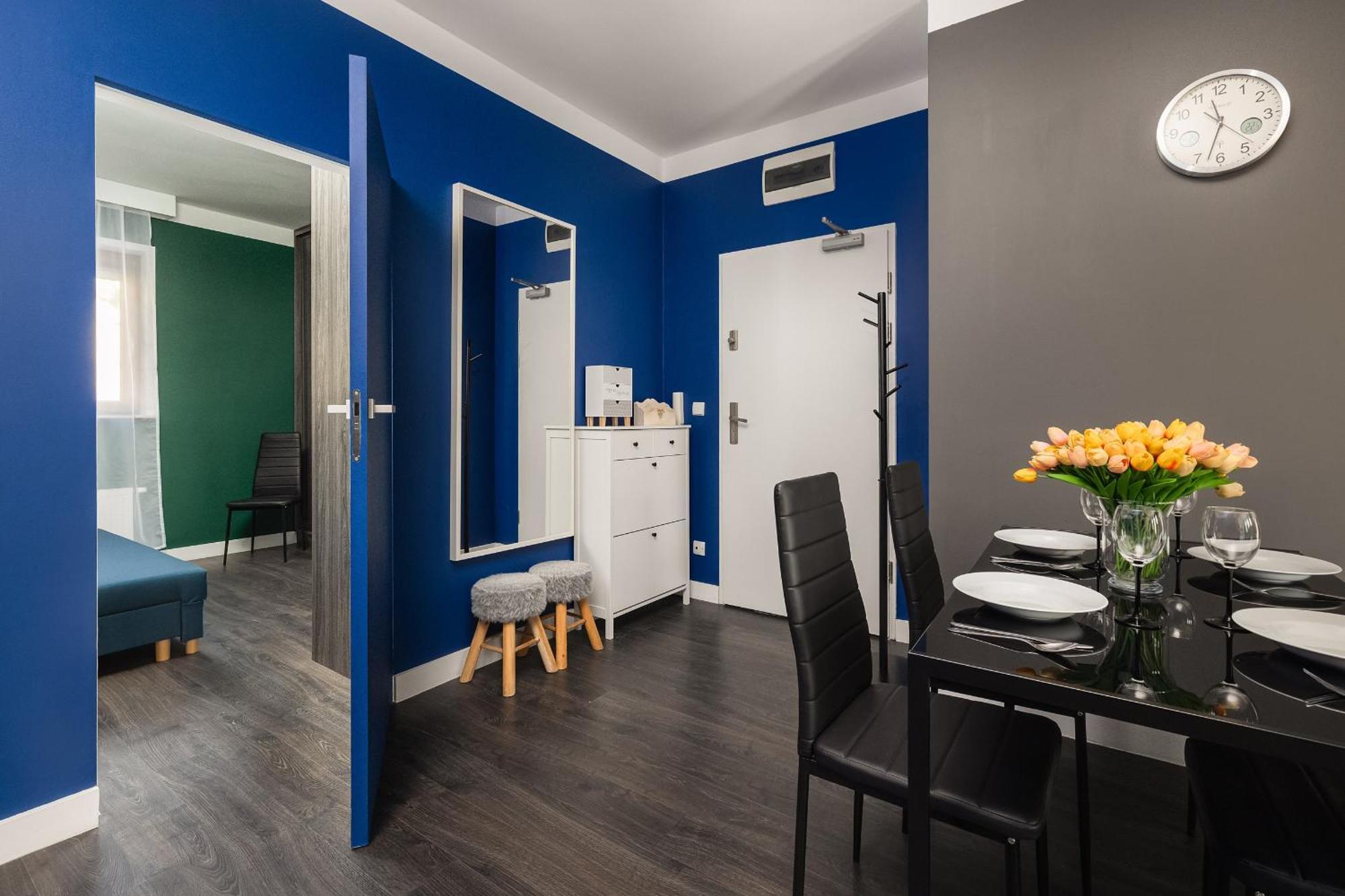 Апартаменти Mysterious Blue With Two Bedrooms And Balcony In By Renters